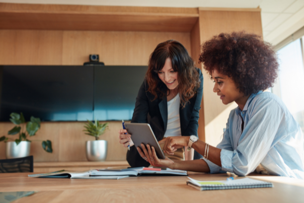 Employees discussing the benefits of using short links for gift card delivery