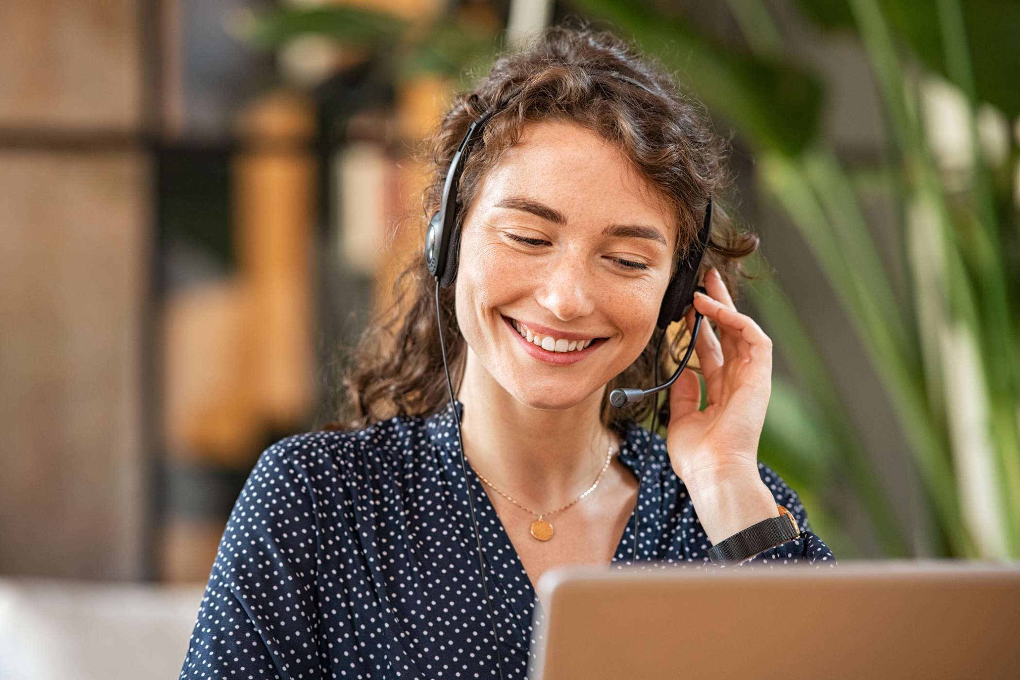 customer service rep answering a call in a telecom company