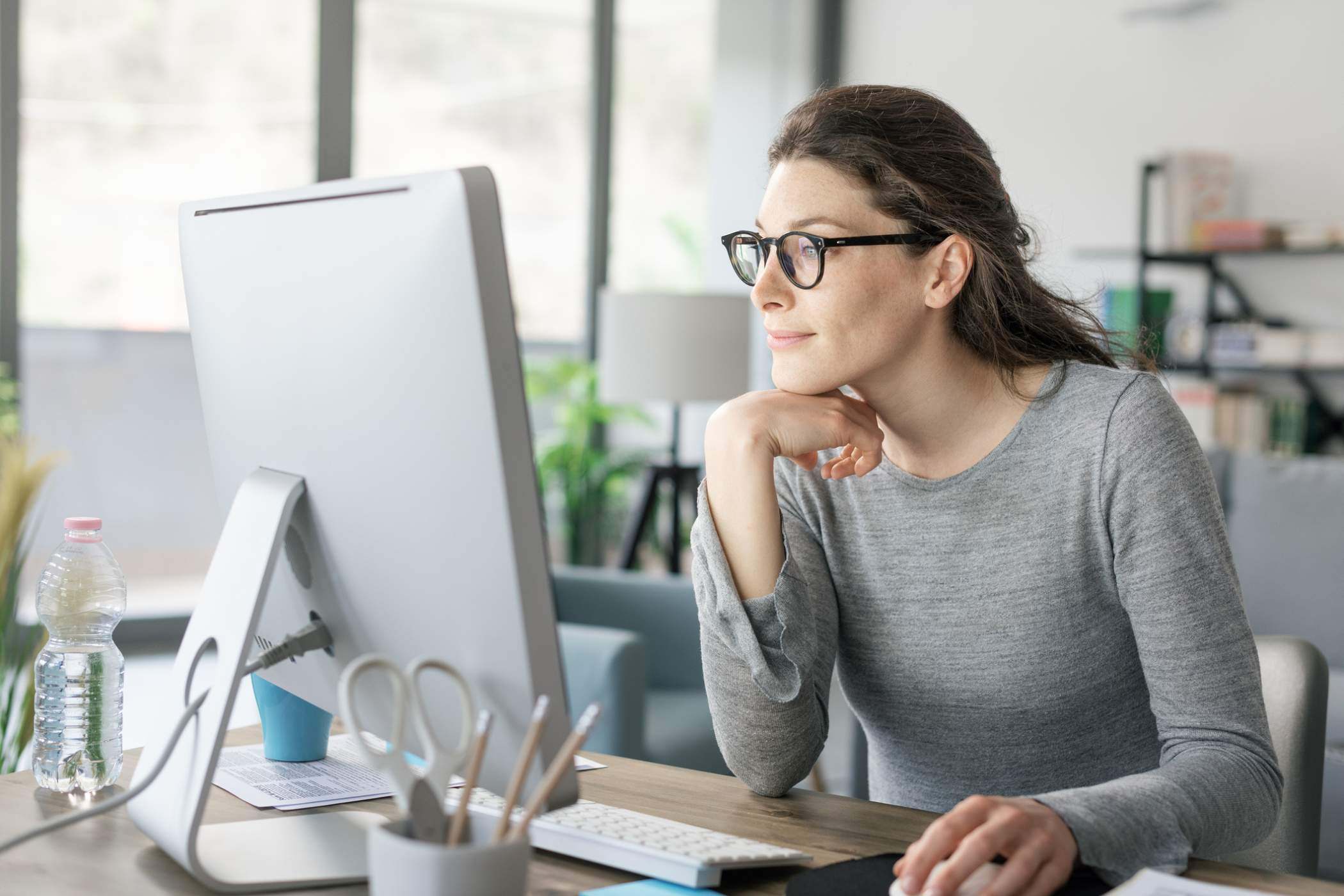 payout administrator using her computer